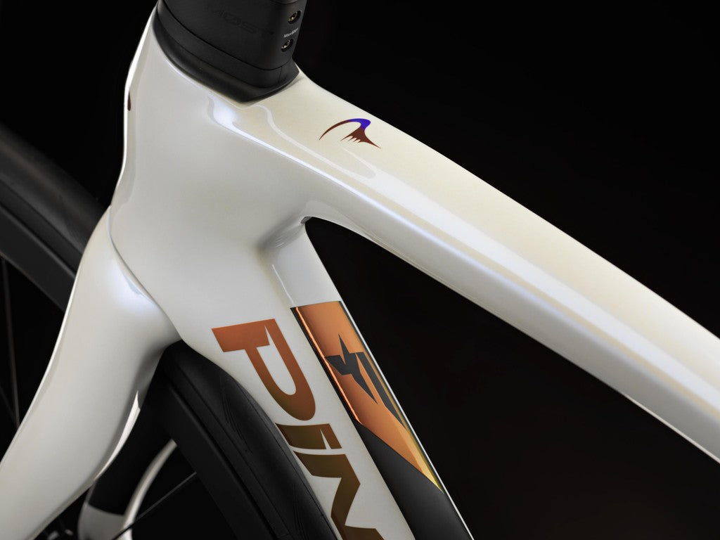 F7 ALABASTER WHITE SHINY